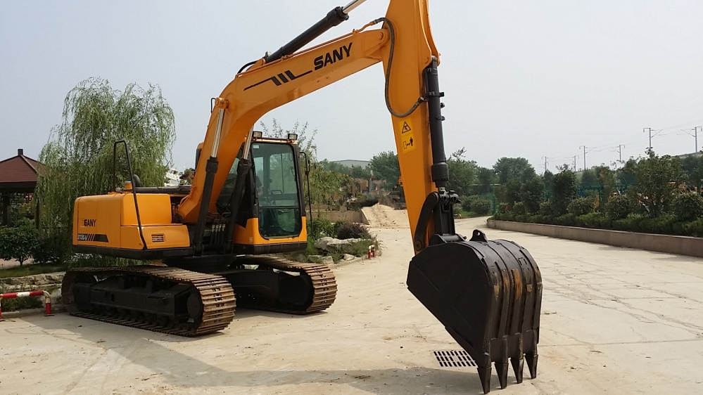Excavator machine's operation knowledge for green hands