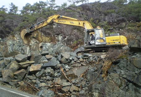 SY240C in mountain road digging project