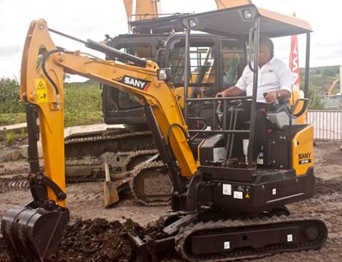 How to operate a SANY mini excavator: training tips for novice operators