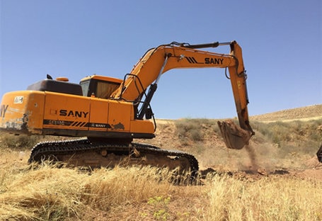 SANY SY210 excavator in a natural gas pipeline project