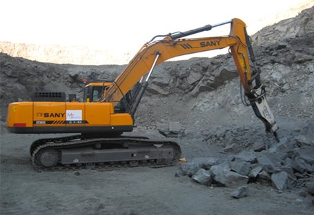 SANY SY365C in high-rigidity ore crushing project