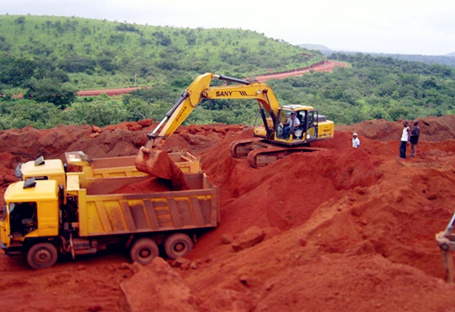 SY335C used in Nigeria for red earth loading