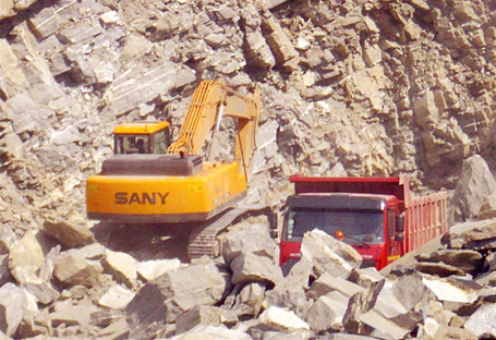 SY335C used in the quarry project