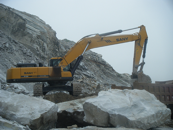 SANY SY365H excavators used in quarry of Lianyungang, Jiangsu province