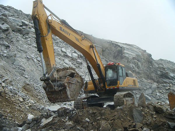 SANY SY420 excavators used in quarry of Liangyungang