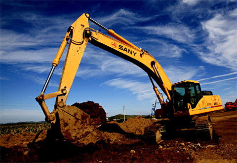 SANY SY220C excavators used in expressway construction in Dalian