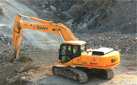 SANY SY235C excavators used in iron ore mining and loading