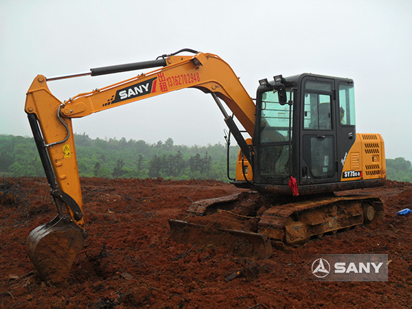 SANY SY75 excavators used in Sichuan's tourism project