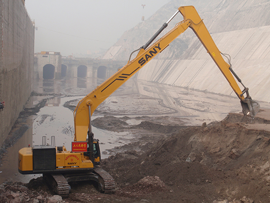 SANY long-reach excavators used in Xiangjiaba Hydropower Station 