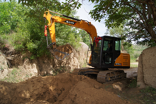 SANY SY55C small excavators used in the water pipe network reconstruction project