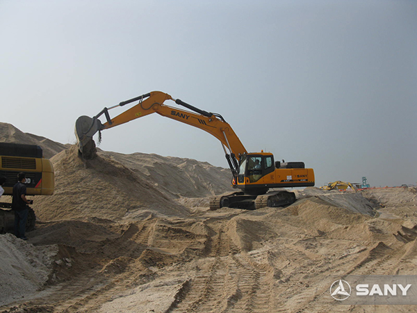 SANY SY235C excavators used in reclamation project in Singapore