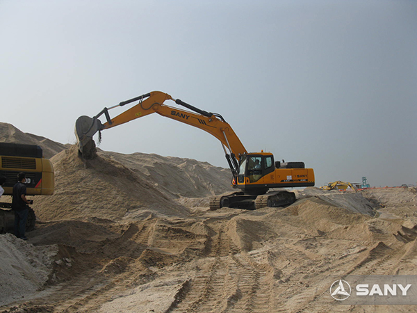 SANY excavators used in reclamation project in Singapore