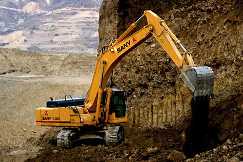 SANY excavators used in the construction of Arkansas interstate highway 