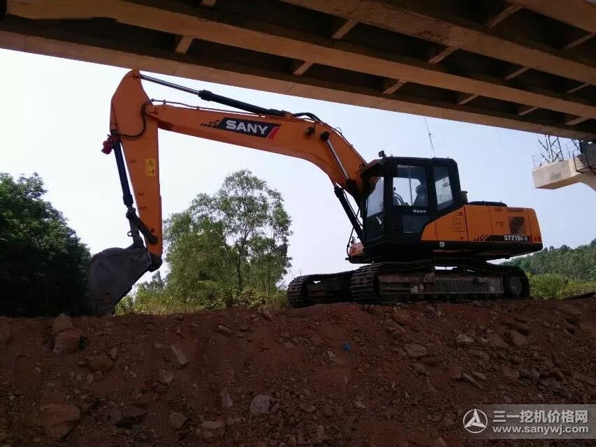 SANY 21.5 ton medium excavator SY215C used in high speed railway construction