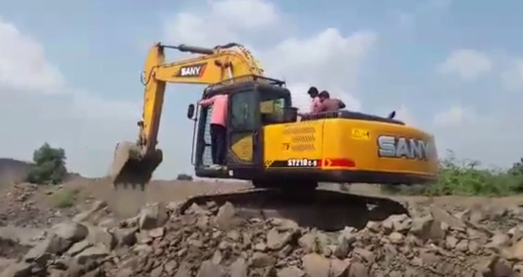 SANY medium excavator SY210C used in quarry in India