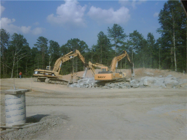 SANY 21.5 ton medium excavator SY215C used for quarrying in America