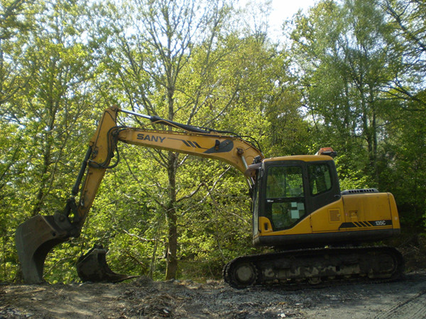 SANY 13.5 ton small excavator SY135C used in mountain road construction in Norway