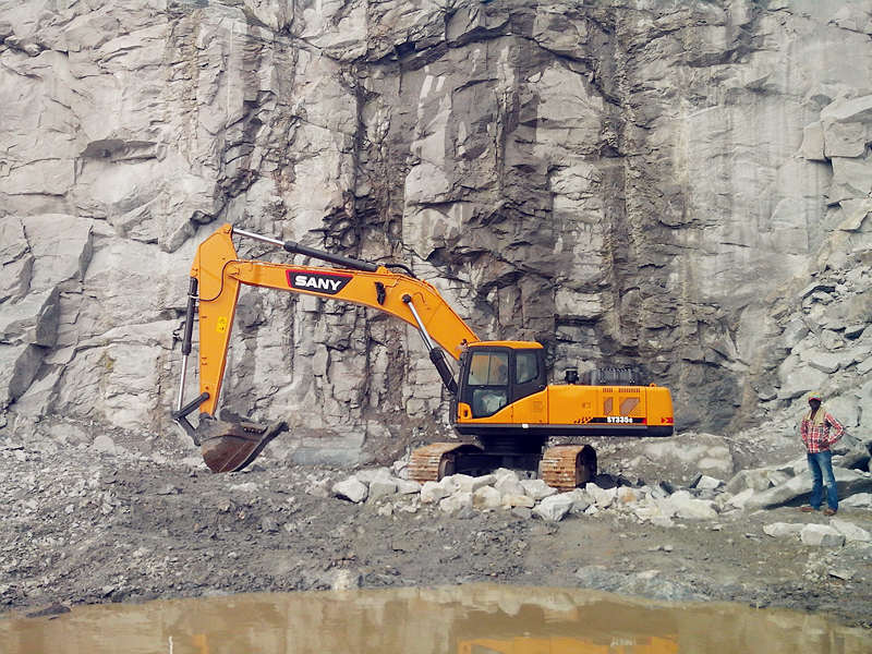 SANY excavator working in a quarry project in North Africa.jpg