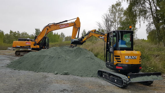 The comparison between crawler digger and wheeled digger