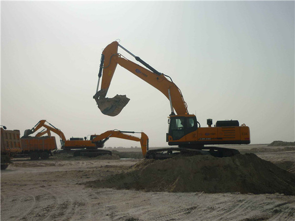 SANY 21.5 ton medium excavators SY215C used in loading gravels in Qatar